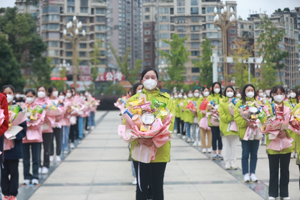 2400多名援畢醫(yī)療隊。