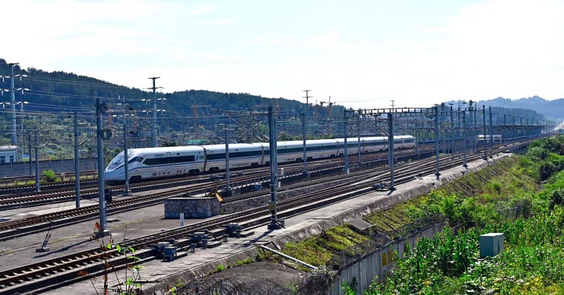 7月5日，貴南高鐵貴州段進入按圖行車試驗。曾鳴 攝