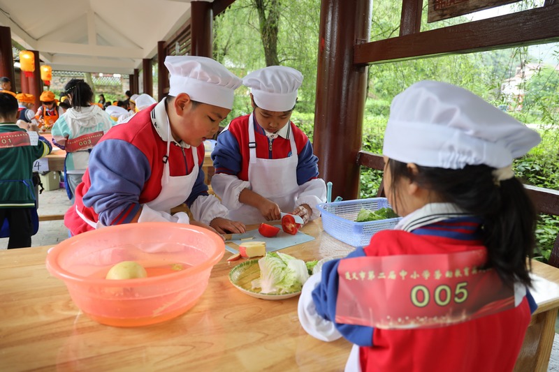 小學(xué)低年級(jí)組項(xiàng)目——蔬菜洗澡。