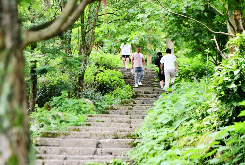 徒步香爐山。