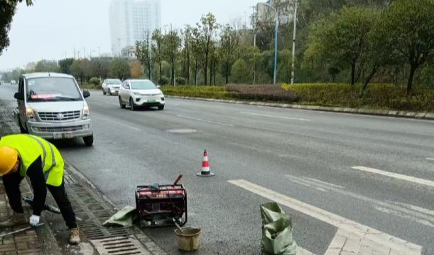 西秀區(qū)城市管理局：加大冬季巡查力度 及時(shí)消除安全隱患