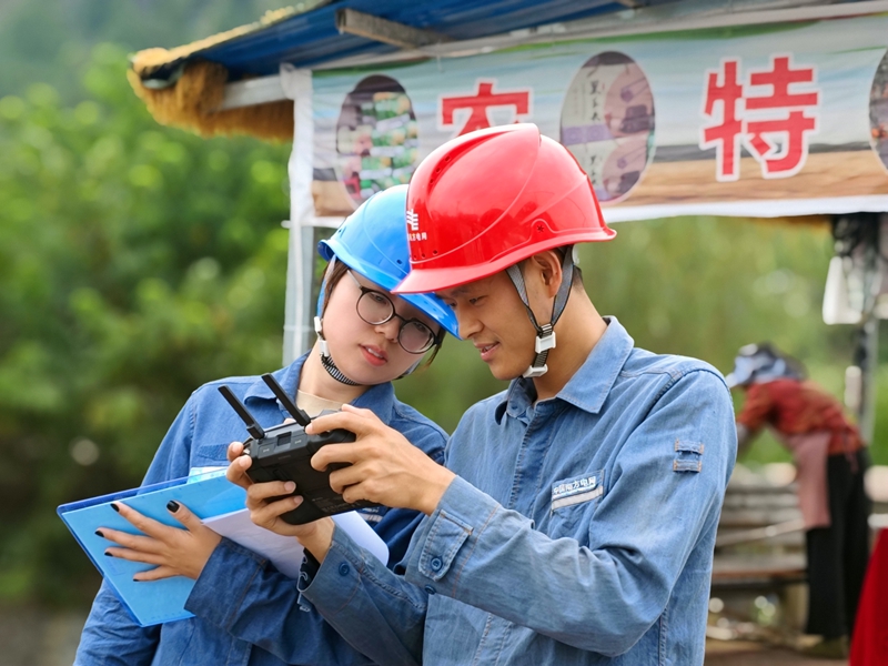 普定供電局組織開展無人機巡視線路，提升供電可靠性.jpg